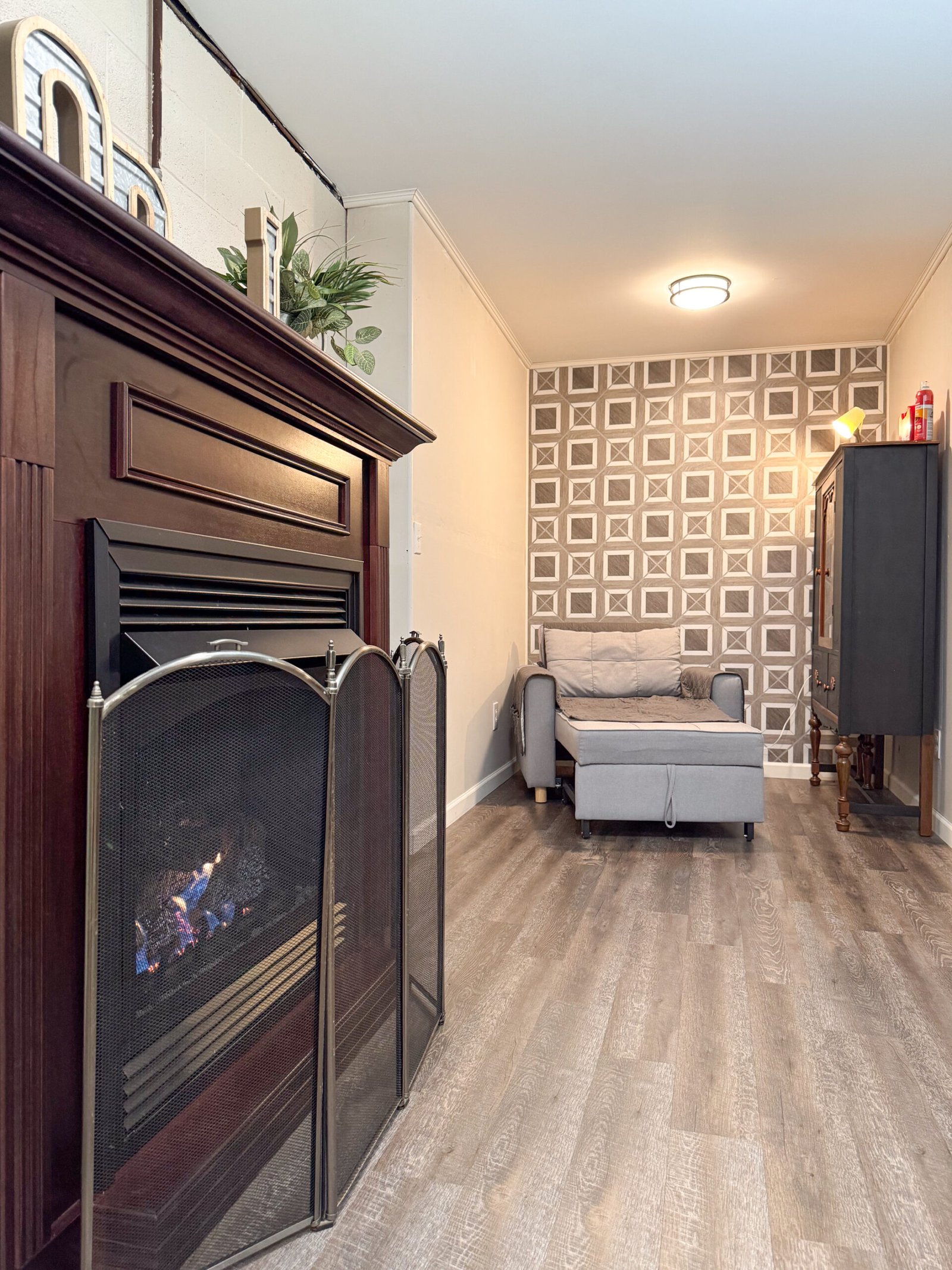 Fireplace and reading nook with on the lower level of the Quiet Pond Lookout vacation rental property.